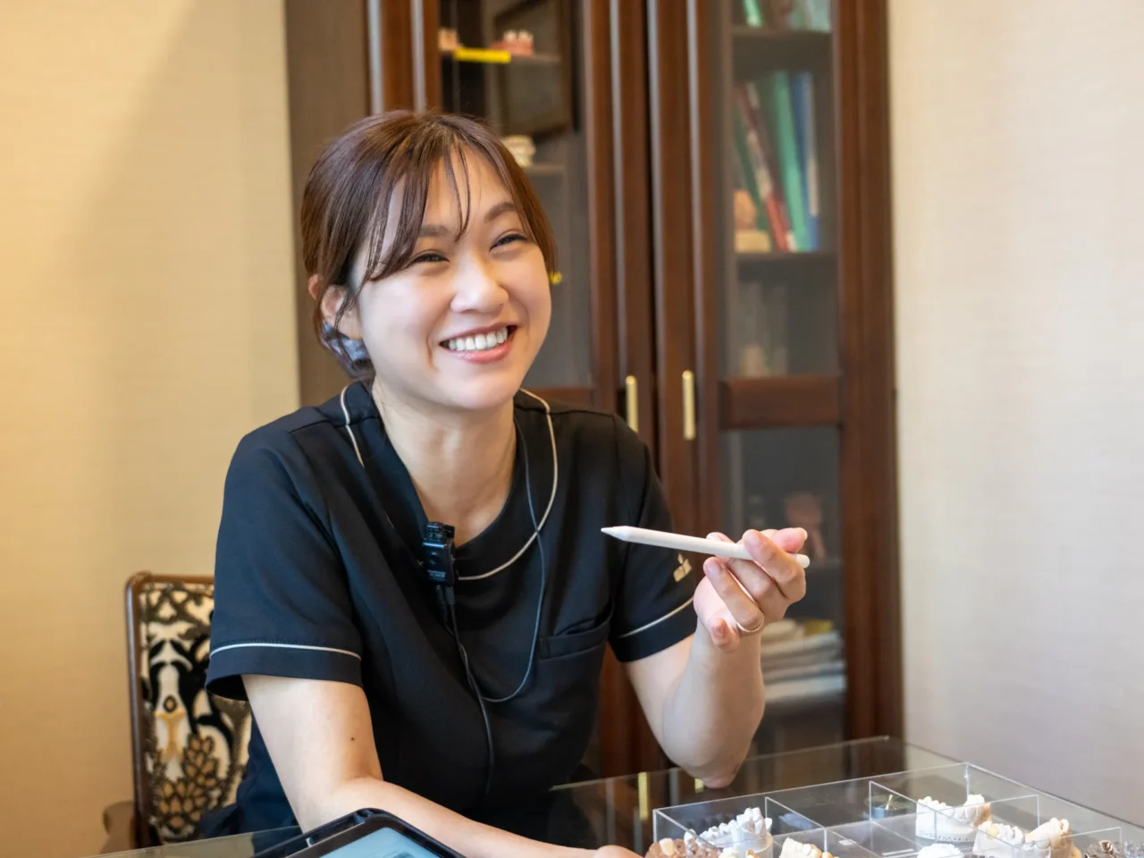 しげなが歯科医院で矯正相談を行う様子