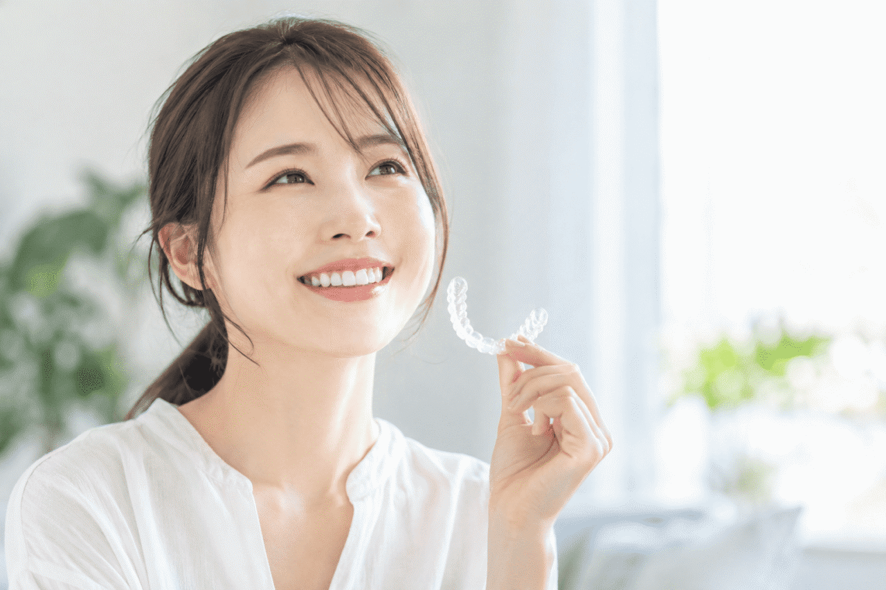 薩摩川内市のしげなが歯科医院でインビザラインについて相談する様子