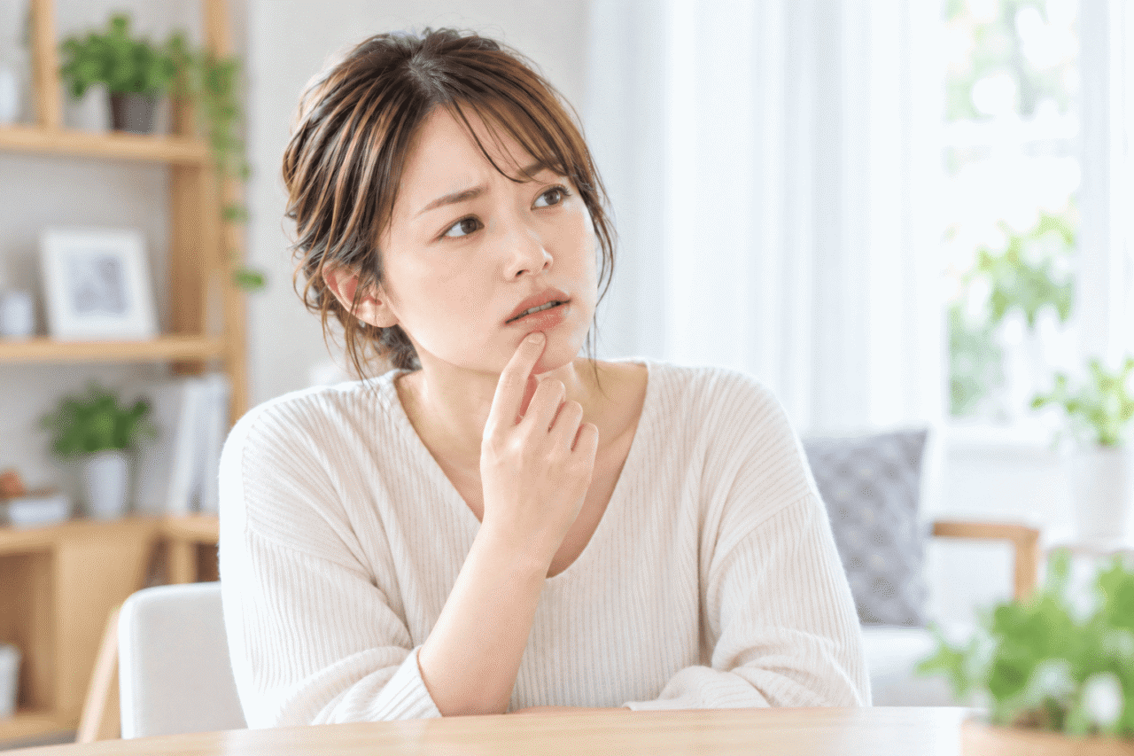 歯性と骨格性による受け口の原因を示すイメージ
